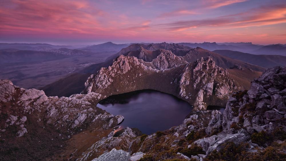 Pink Dawn Over Lake Oberon and the Arthur Range Tasmania wallpaper