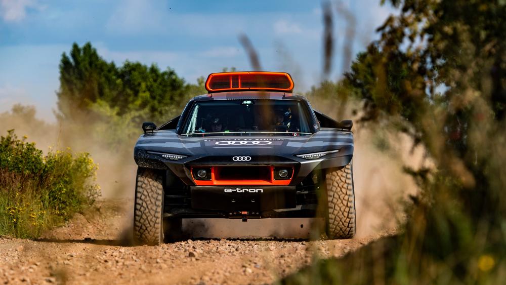 Audi e-tron Rally Raid Blasting Through Dusty Off Road Track wallpaper