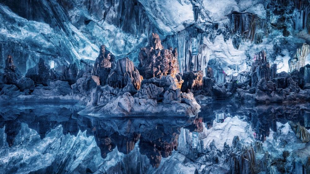 Blue Reflections in Reed Flute Cave Karst Cathedral wallpaper