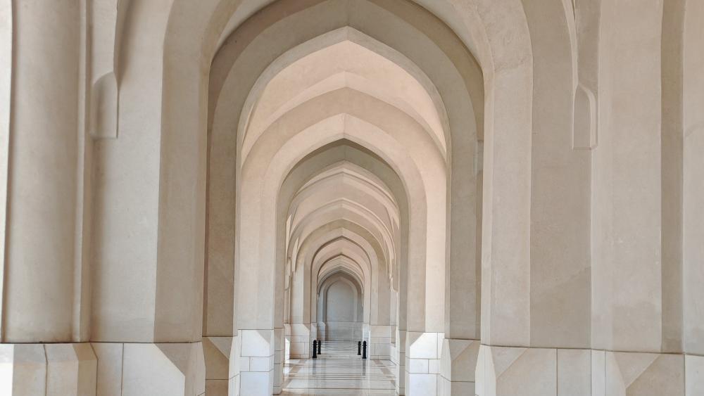 Endless Arches at Bait Al Aalam Arcade in Muscat Oman wallpaper