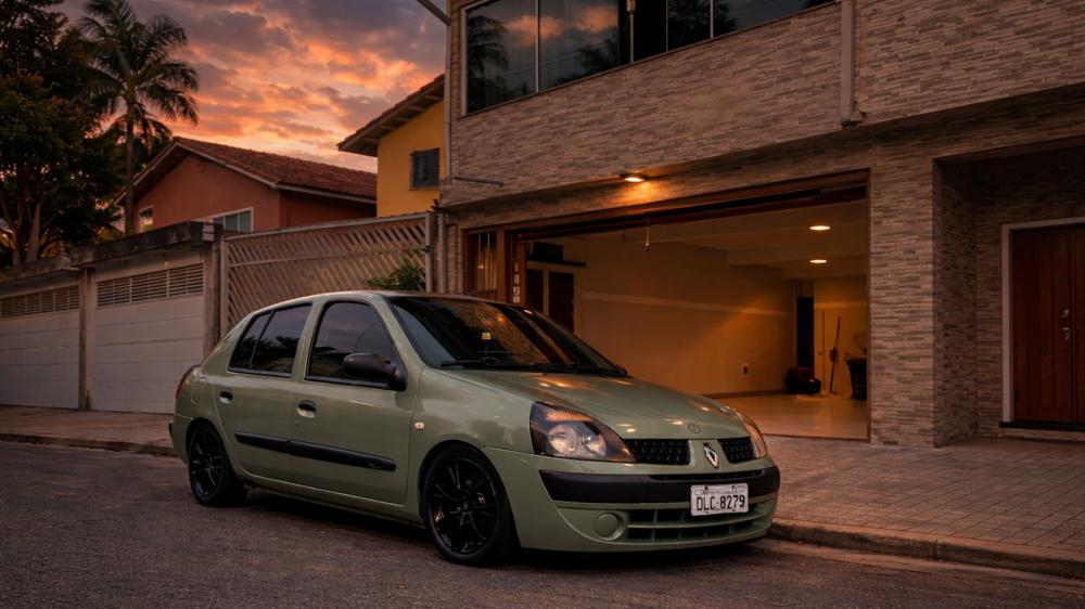 Renault Clio at Sunset on a Quiet São Paulo Street wallpaper
