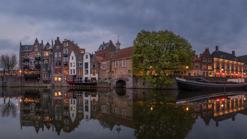 Twilight Reflections Along Rotterdam Canal Waterfront wallpaper