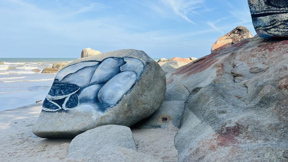 Coastal Painted Stones wallpaper