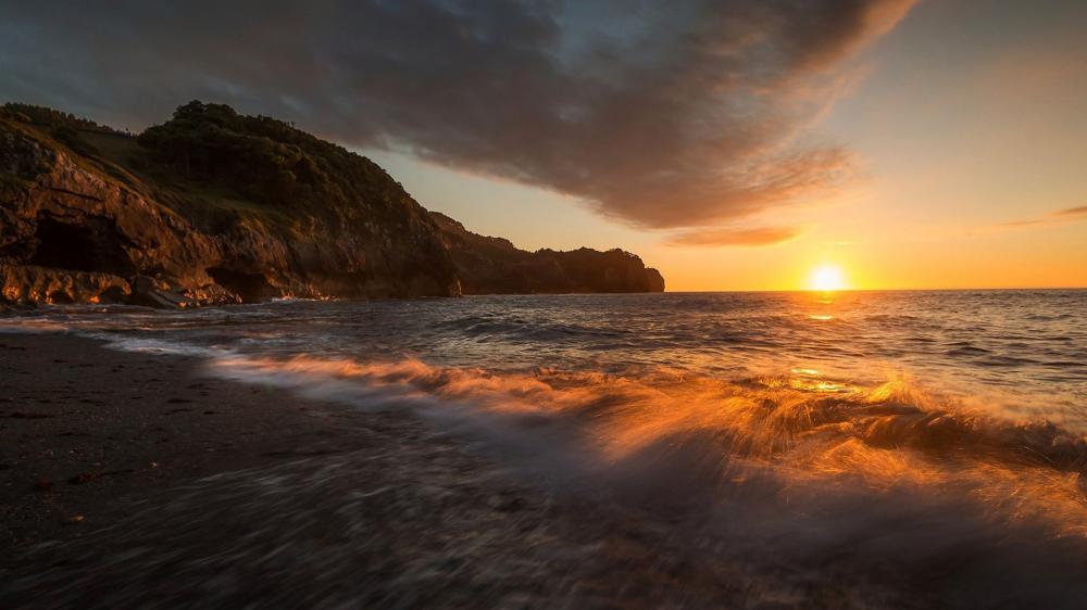 Golden Tide at Dusk wallpaper