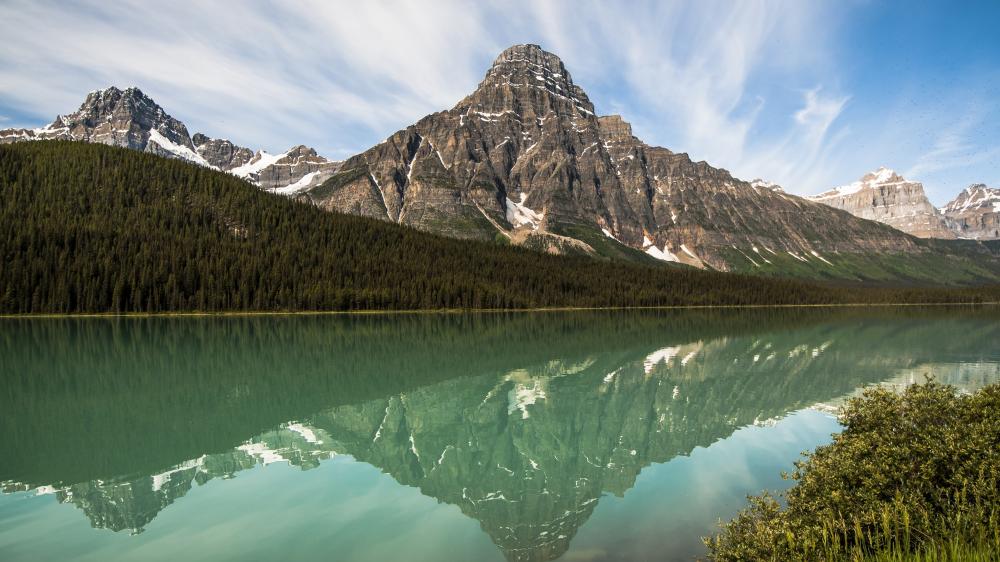 Turquoise Reflection at Mount Chephren wallpaper