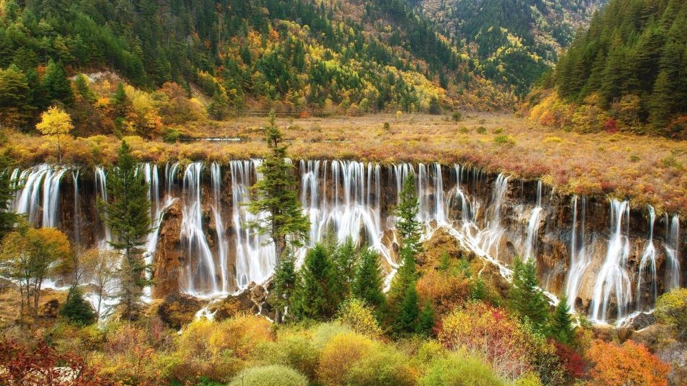 Autumn Cascades in Jiuzhai Valley National Park wallpaper