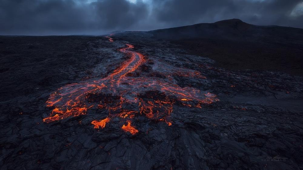 Molten River Across Kilauea Crater wallpaper