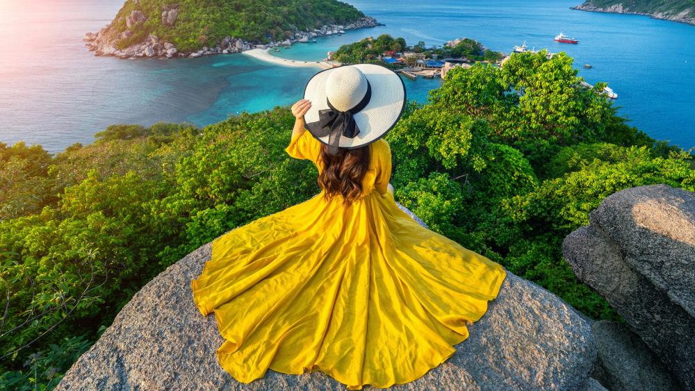 Sunlit Paradise Over Koh Nang Yuan wallpaper