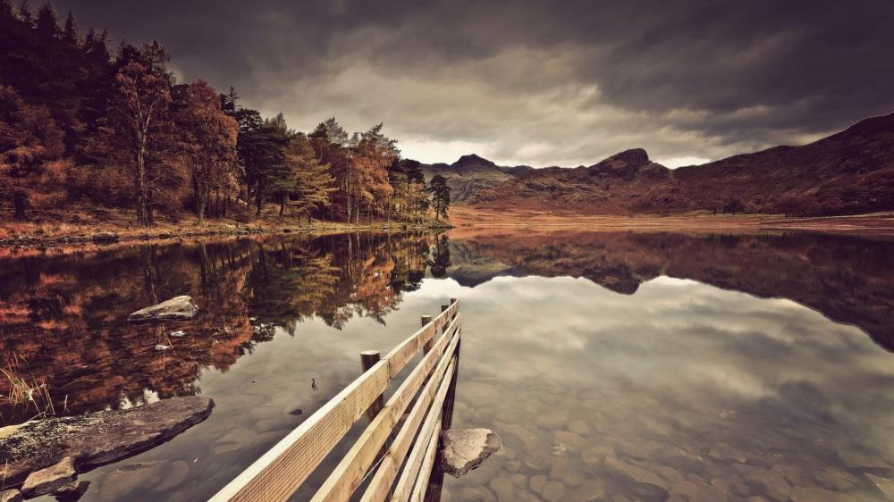Autumn Lake Reflection wallpaper