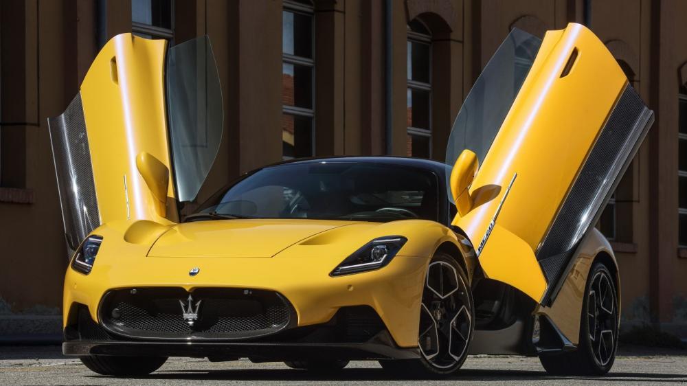 Yellow Maserati MC20 in Motionless Power wallpaper