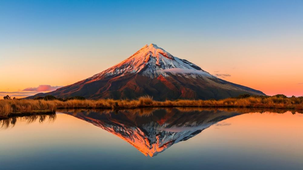 Golden Mount Taranaki Reflection at Dawn wallpaper
