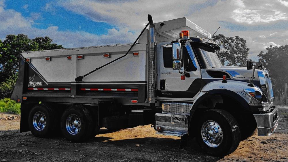 Heavy Duty Workstar Hauler on the Road wallpaper