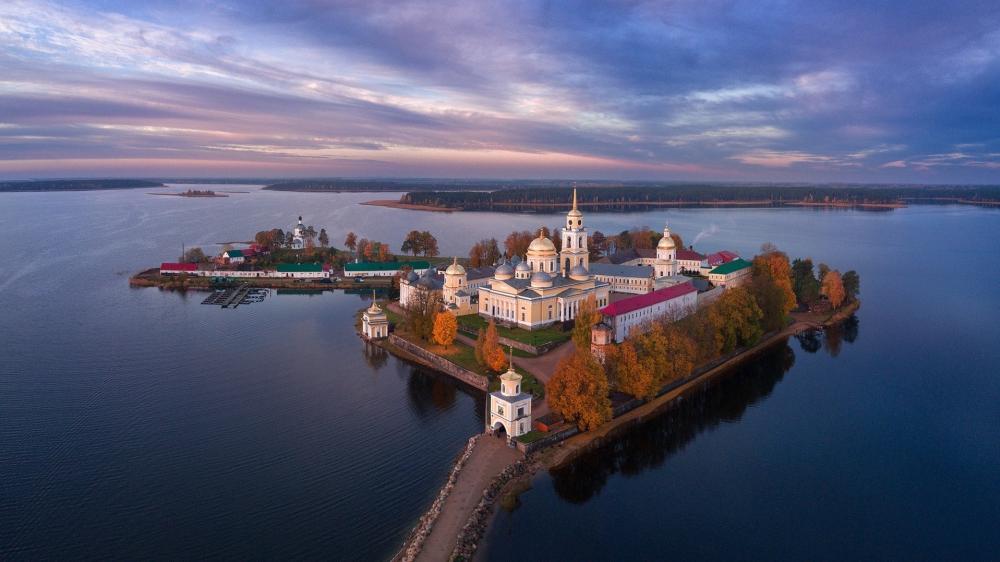 Autumn Serenity at Nilov Monastery on Lake Seliger wallpaper