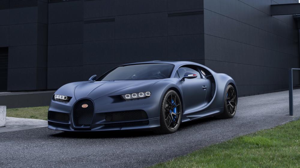 Matte Bugatti Chiron on Modern Driveway wallpaper