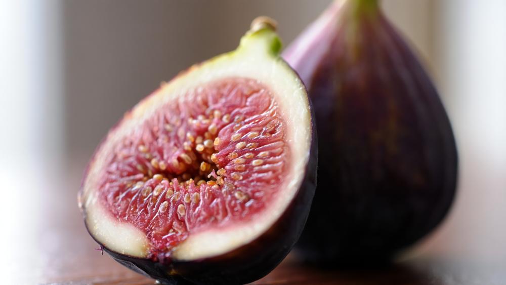 Fig Halved wallpaper