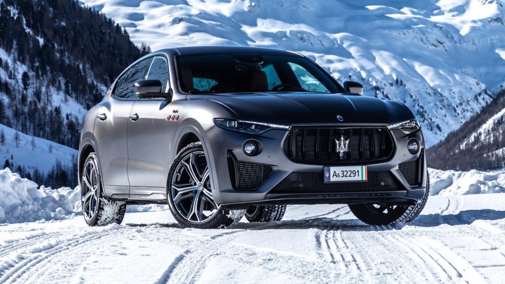 Maserati Levante Trofeo in Snowy Mountain Elegance wallpaper