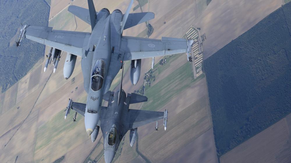 Dual Warplanes in Action - F-16 & CF-18 Fighters wallpaper