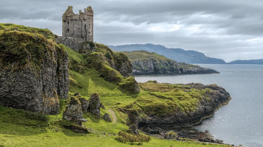 Gylen Castle Above the Scottish Sea Cliffs wallpaper