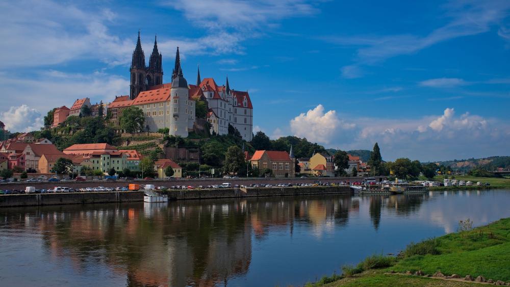 Albrechtsburg Castle Overlooking the Elbe River wallpaper
