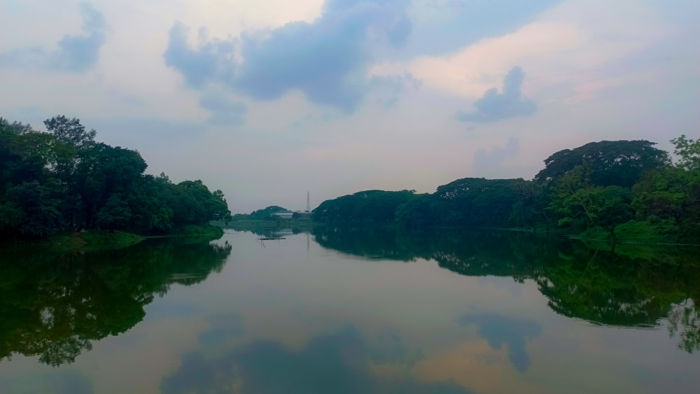 Serene Reflections on Calm Waters wallpaper
