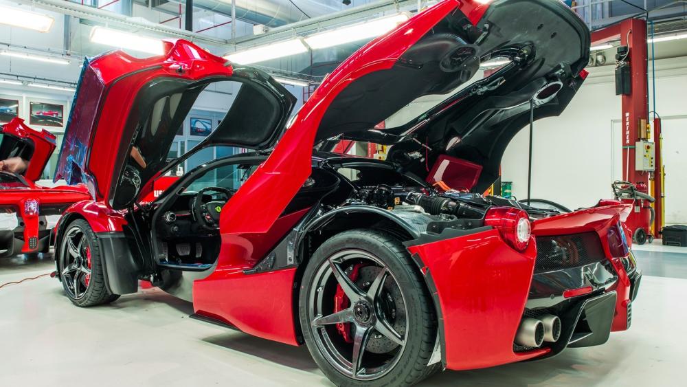 Ferrari LaFerrari Showcasing Hybrid Supercar Power wallpaper