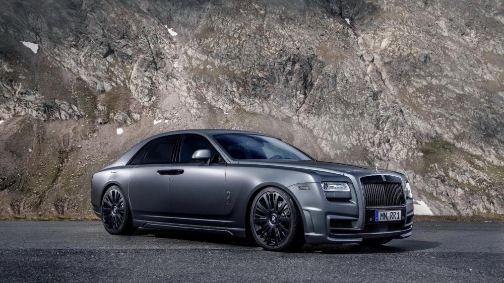 Luxury Performance in Motion wallpaper
