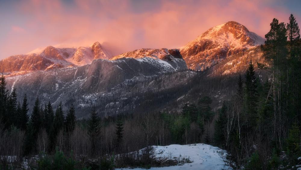 Sunlit Peaks of Hemsedal wallpaper