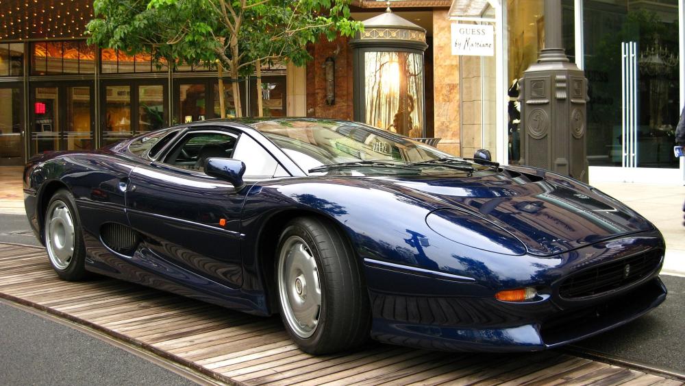 Jaguar XJ220 Sleek Performance and Timeless Style wallpaper