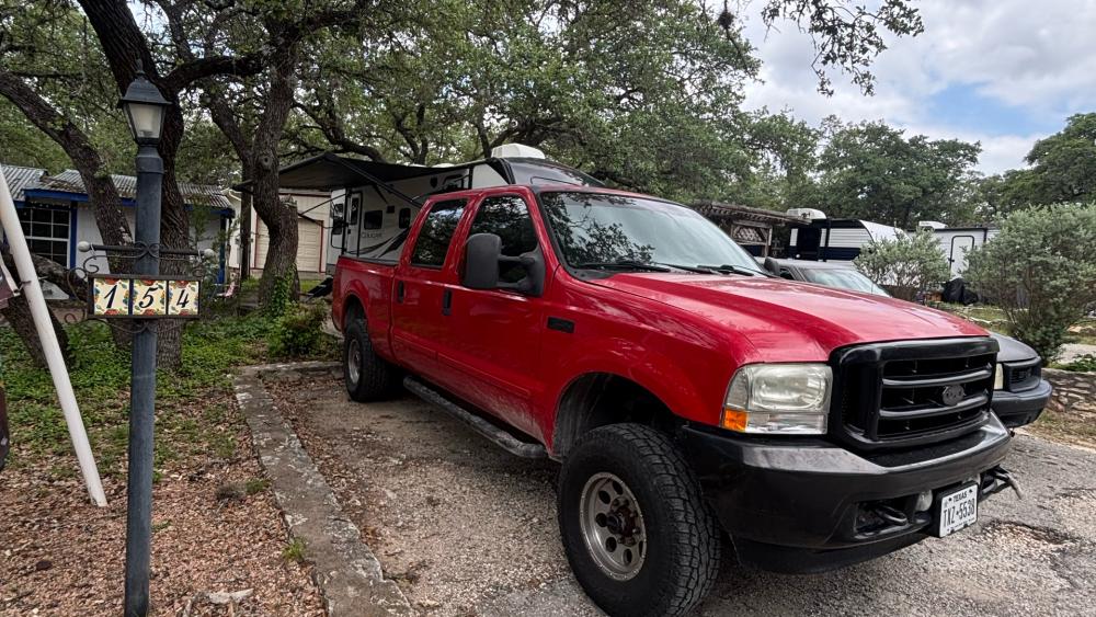 Texas Red Ford F250 Backyard Standout wallpaper