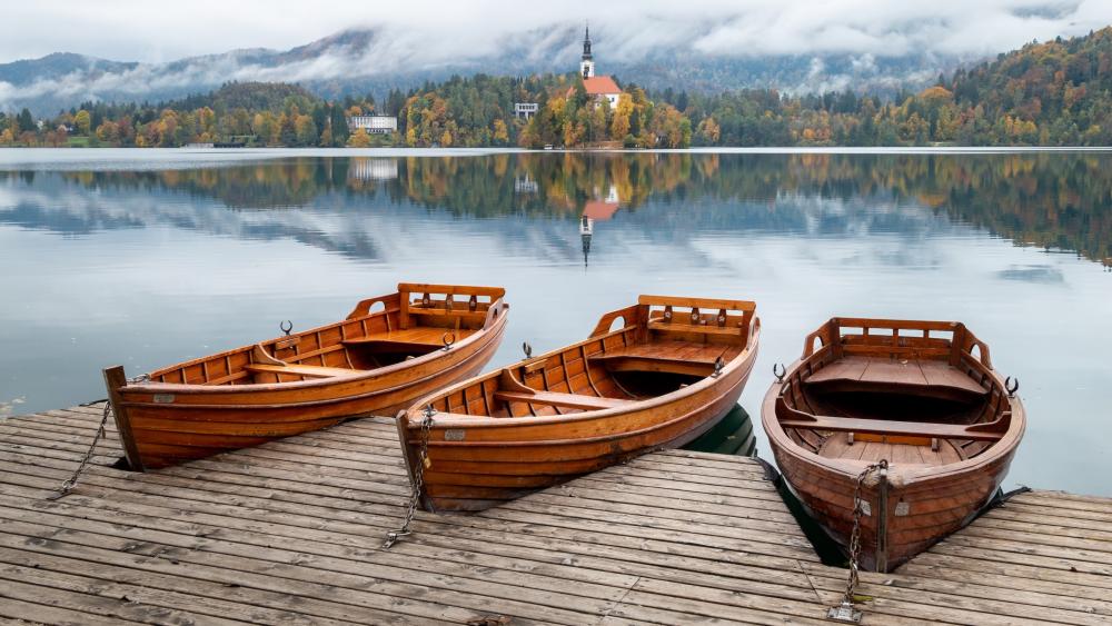 Autumn Boats on Lake Bled wallpaper