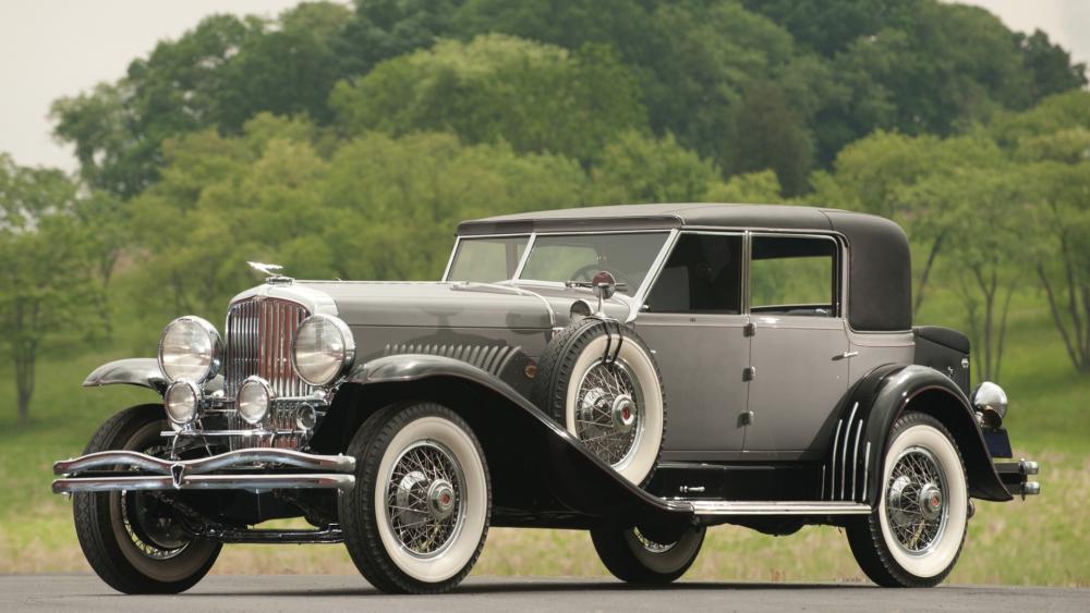 Duesenberg Elegance on a Country Road wallpaper