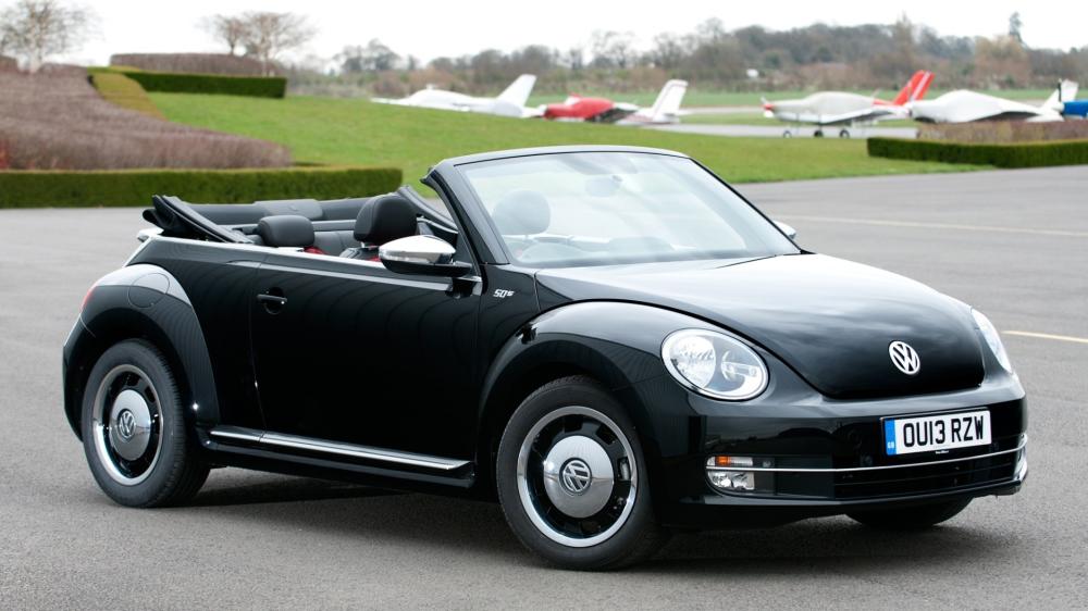 Black Beetle Cabriolet Vintage Charm wallpaper
