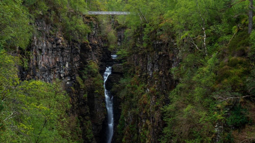 Corrieshalloch Gorge Waterfall and Suspension Bridge wallpaper