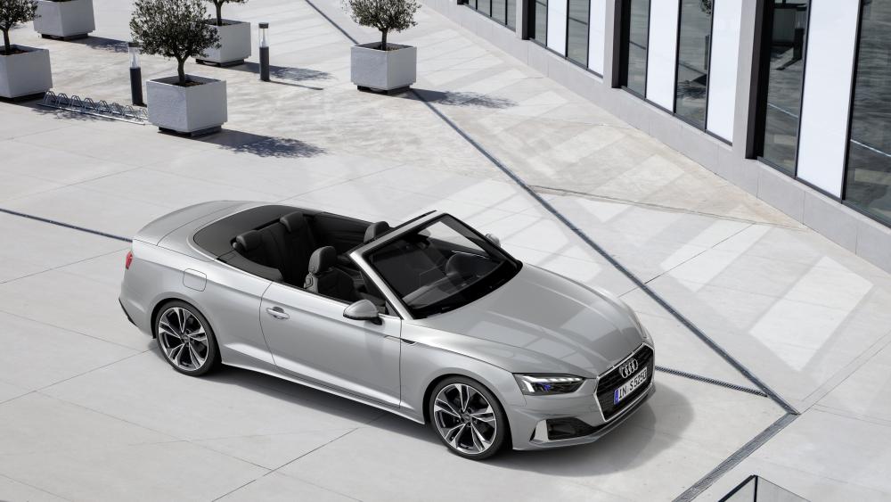 Elegant Silver Audi Cabriolet in Urban Light wallpaper