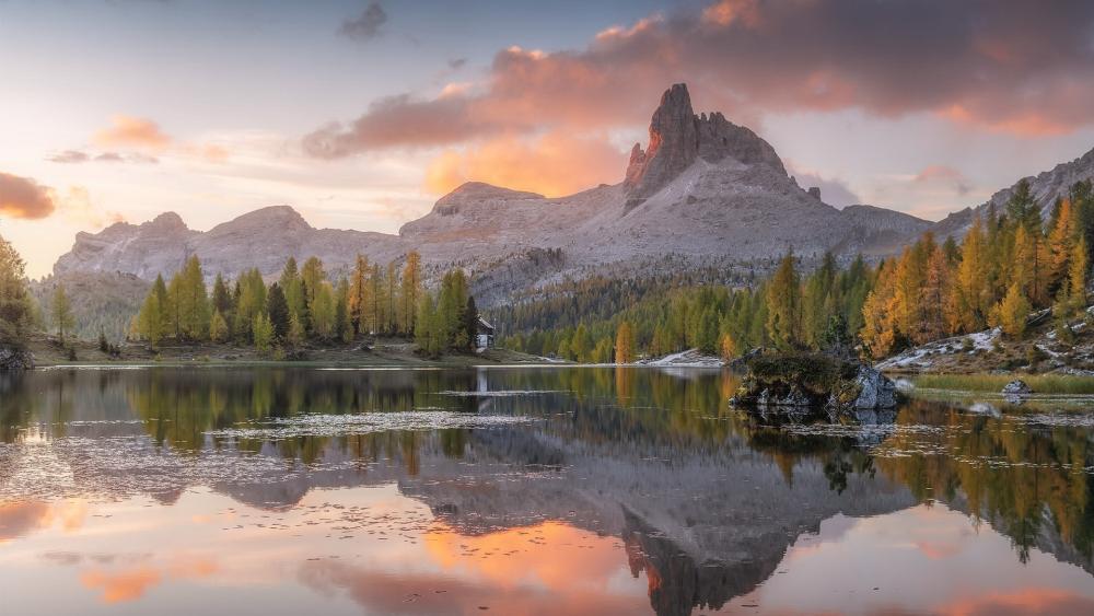 Autumn Reflections at Lago Federa wallpaper