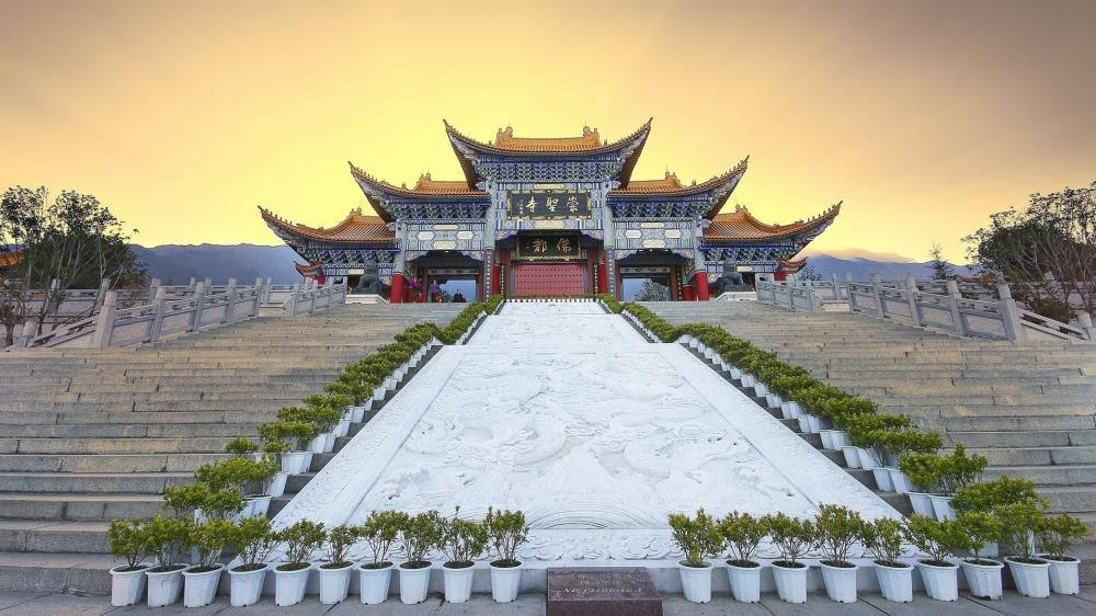 Majestic Chongsheng Temple at Golden Sunset wallpaper