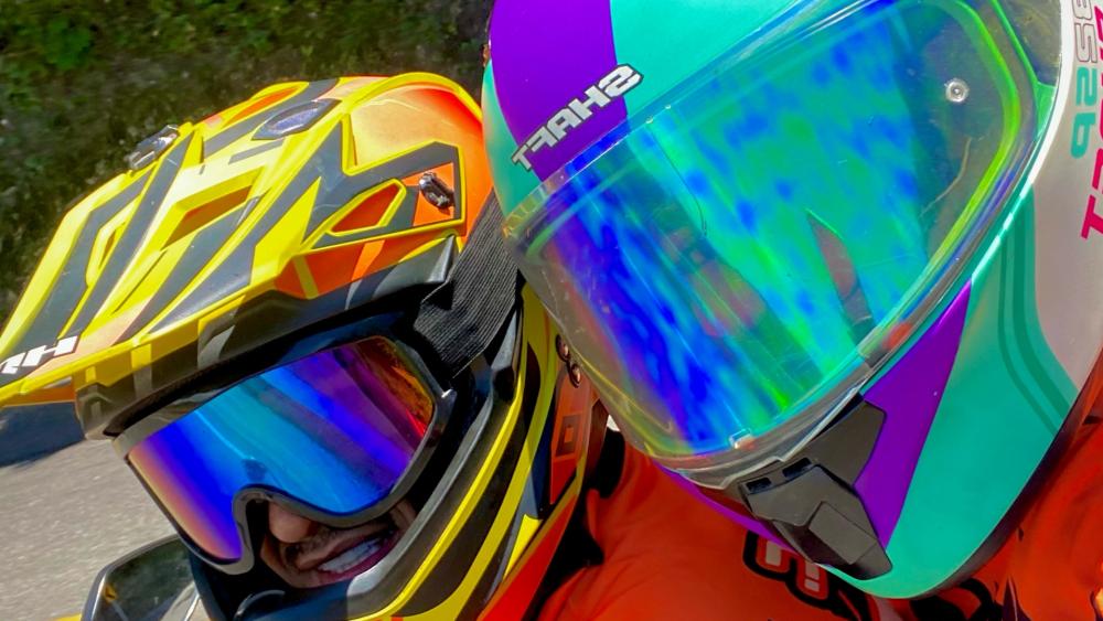 Motocross Helmets in Colombia wallpaper
