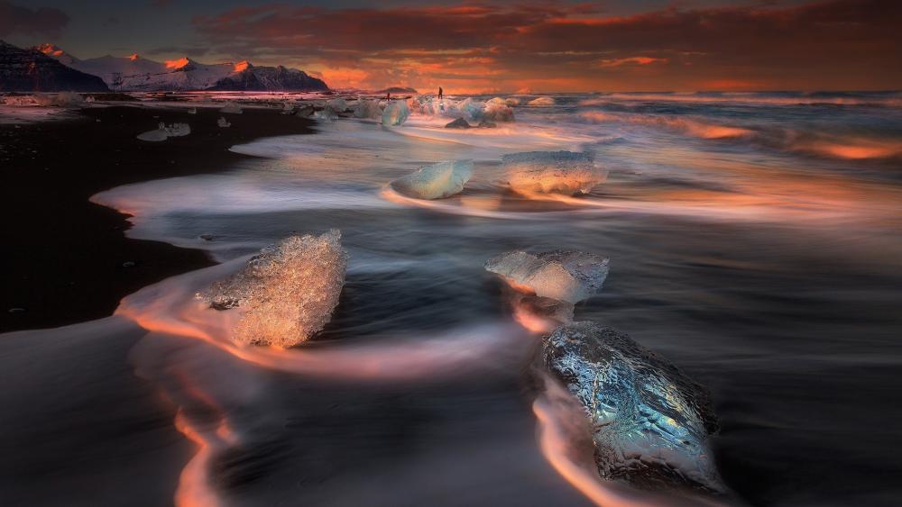 Arctic Sunset at Diamond Beach wallpaper