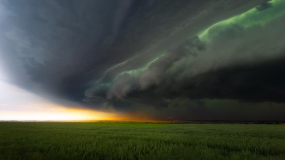 Supercell Over the Green Horizon wallpaper