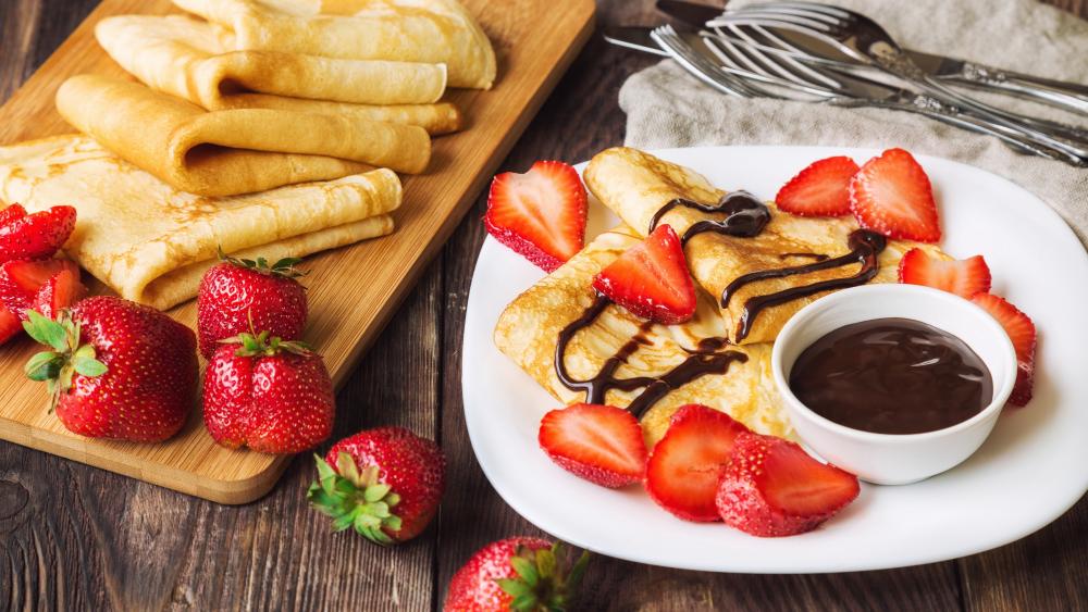 Chocolate Strawberry Crepes Delight wallpaper