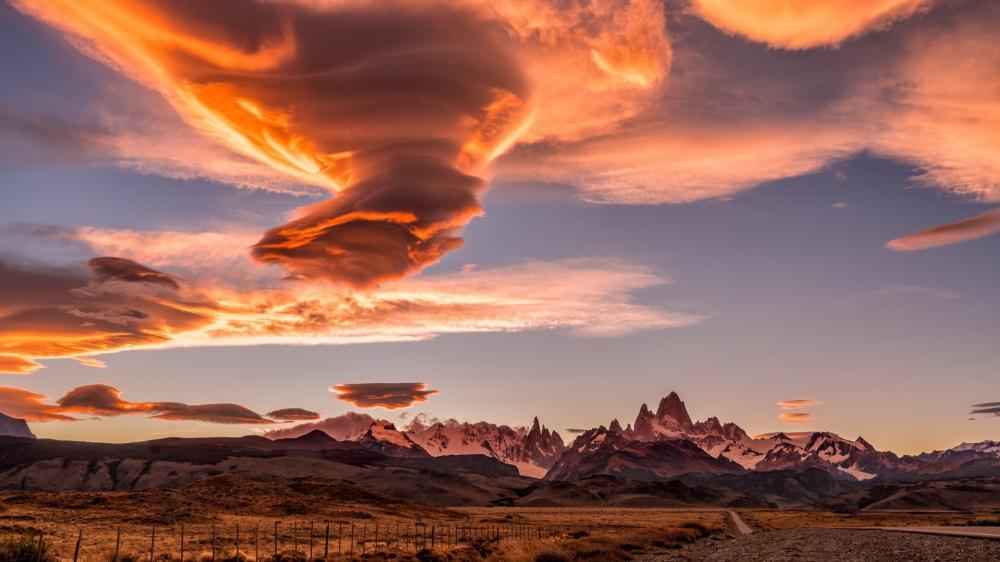 Patagonian Sunset Over Fitz Roy Peaks wallpaper