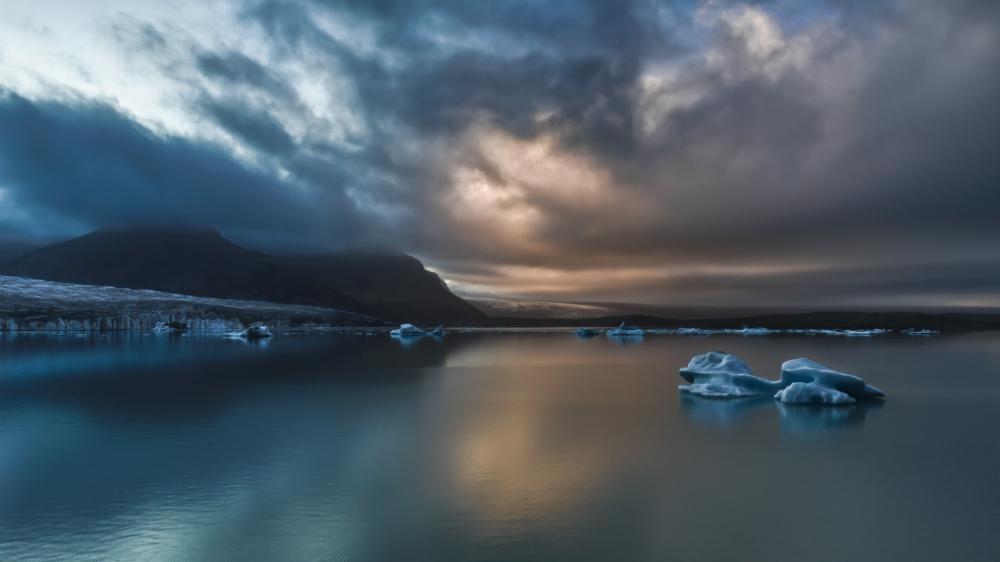 Glacial Twilight Serenity wallpaper