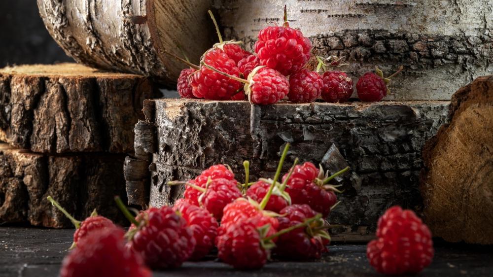 Rustic Raspberry Harvest Display wallpaper