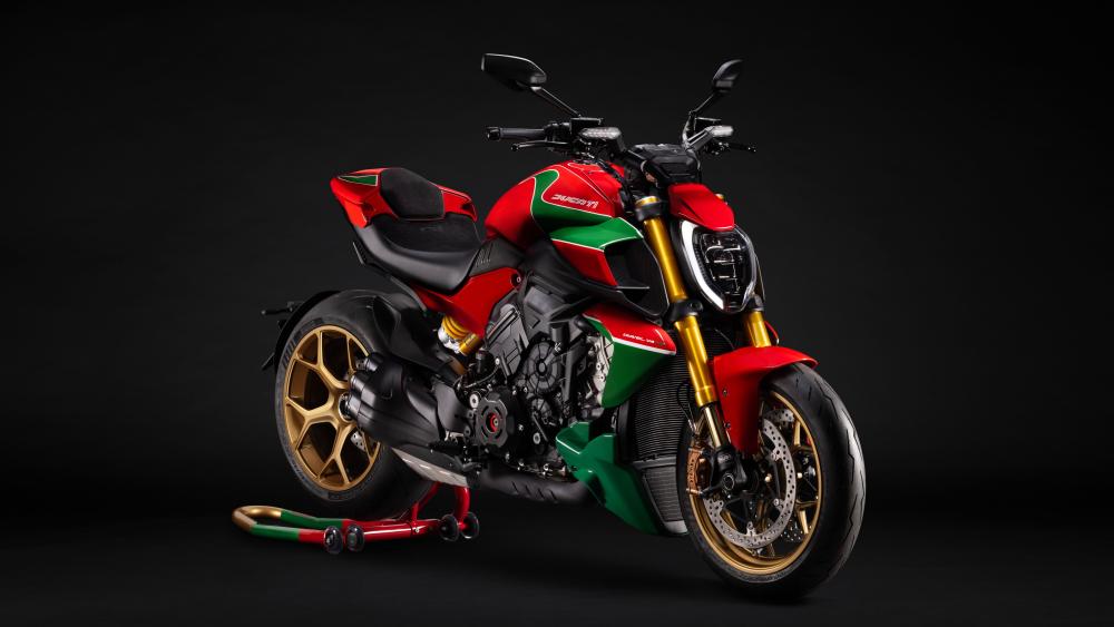 Ducati Diavel V4 RS 100 Power Cruiser wallpaper
