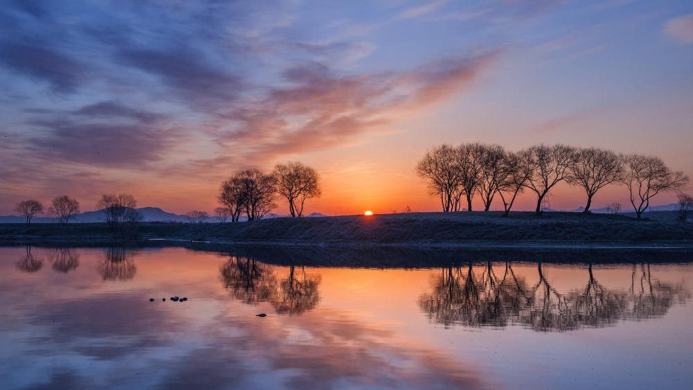 Twilight Lake Reflection at Sunset wallpaper