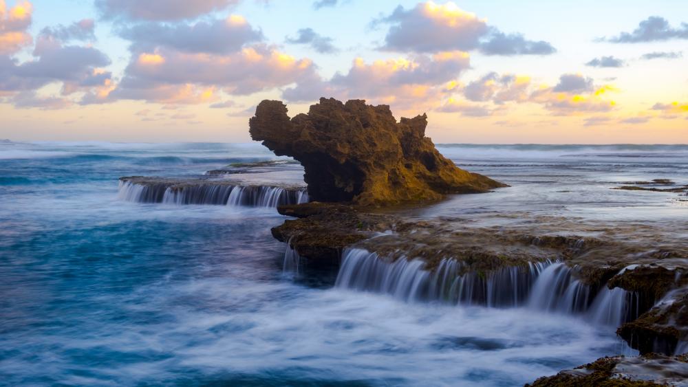 Majestic Dragon's Head Rock at Sunset wallpaper