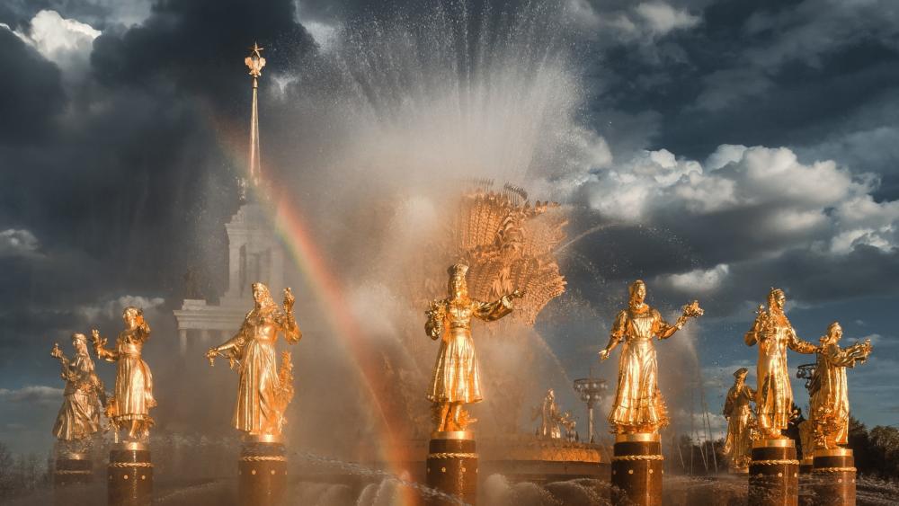 Golden Friendship Fountain Under Dramatic Moscow Skies wallpaper