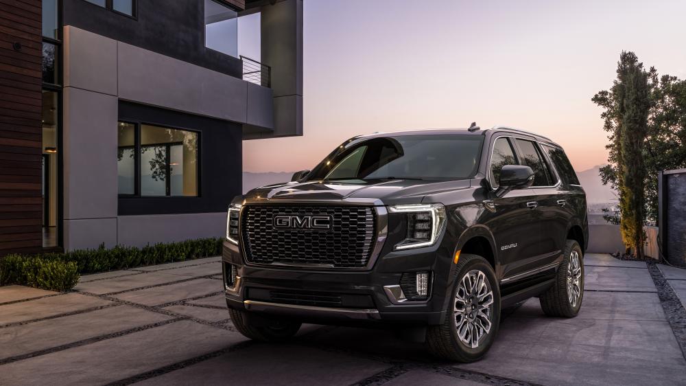 GMC Yukon Denali Luxury Presence wallpaper