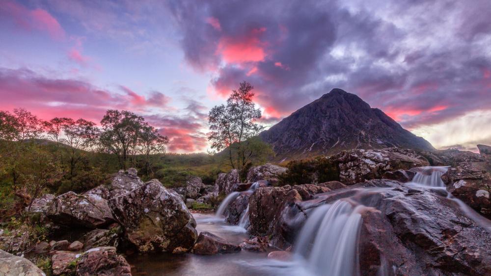 Buachaille Etive Mòr at Sunset by the Highland Stream wallpaper