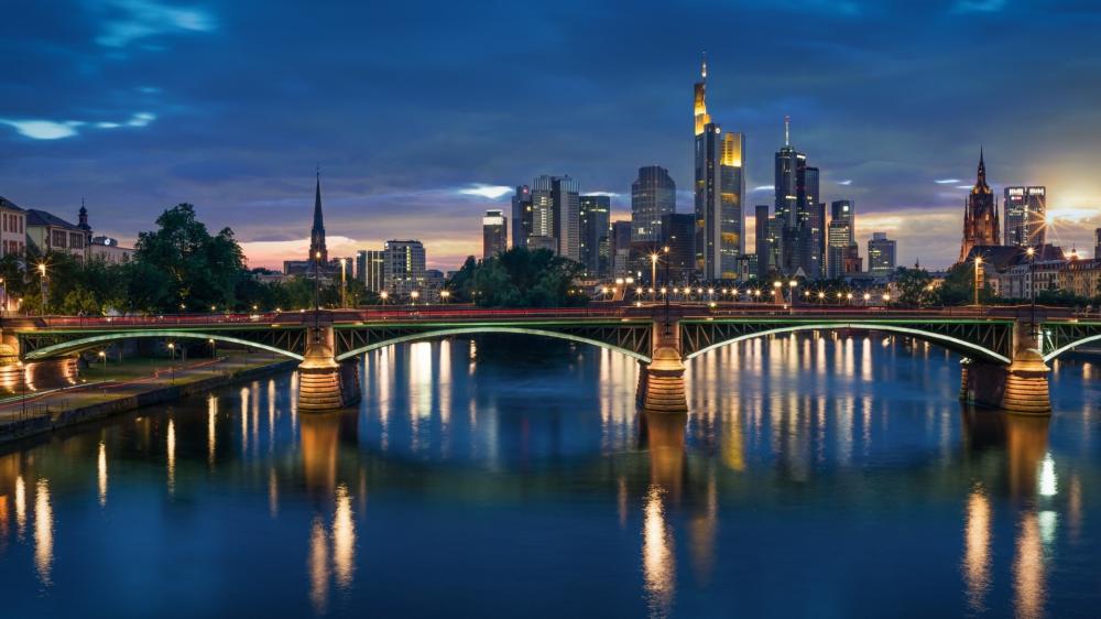 Twilight over Ignatz Bubis Bridge and Frankfurt Skyline wallpaper